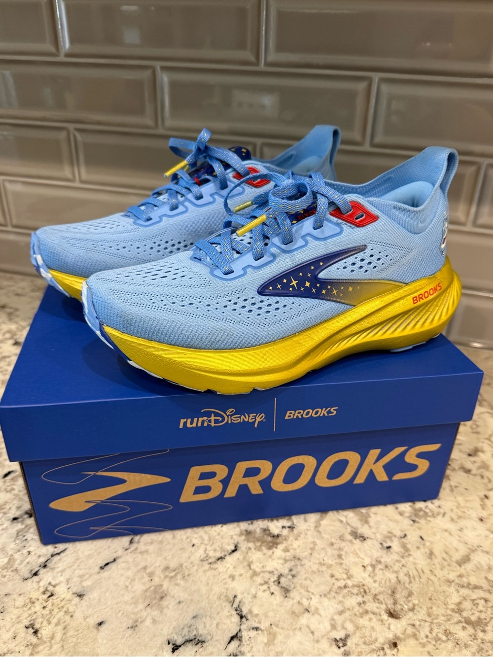 *Run Disney* Brooks Glycerin 23 RunDisney Genie sneakers - Picture 2 of 9